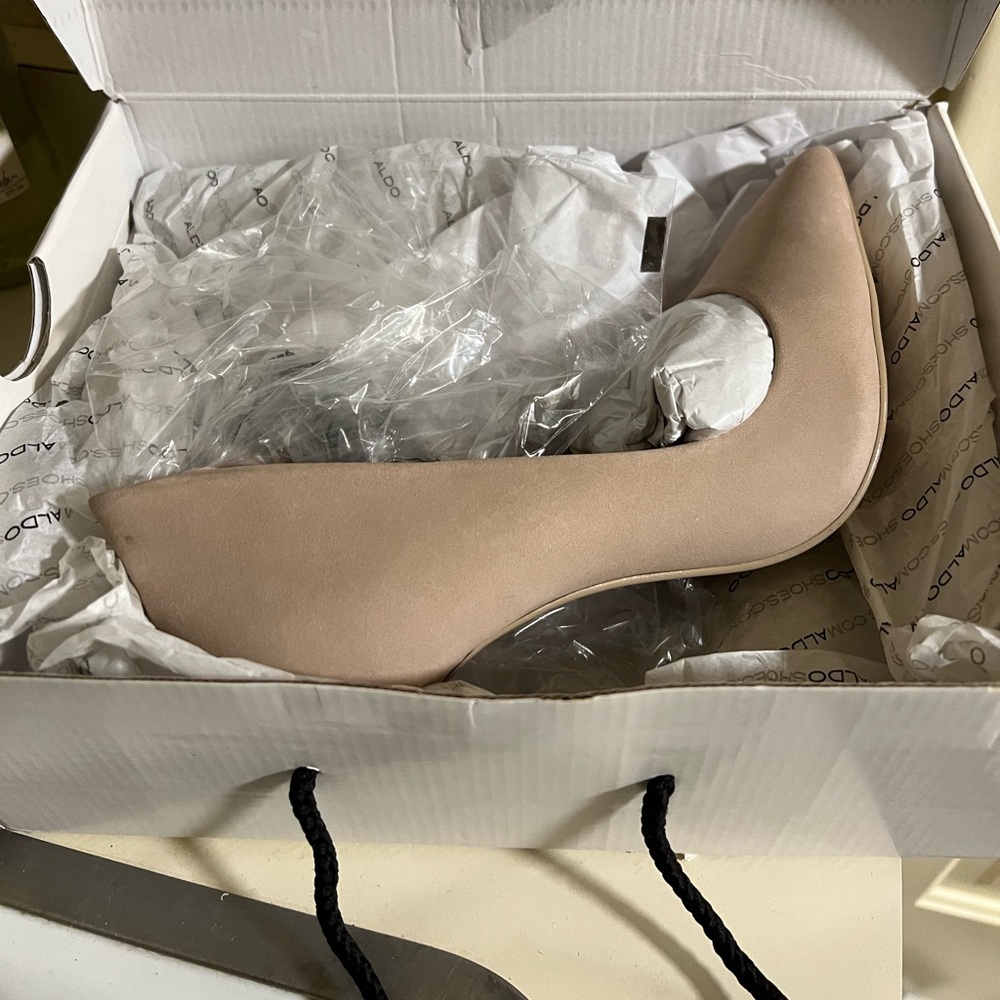 Nude, great heel great color